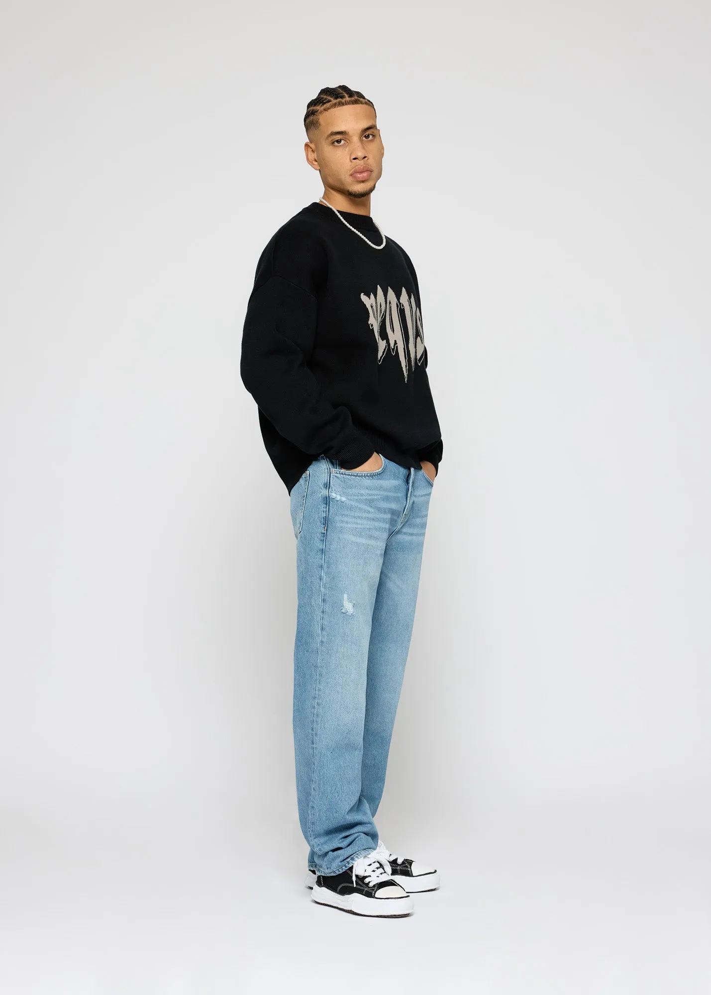 Distressed Straight Fit Jeans