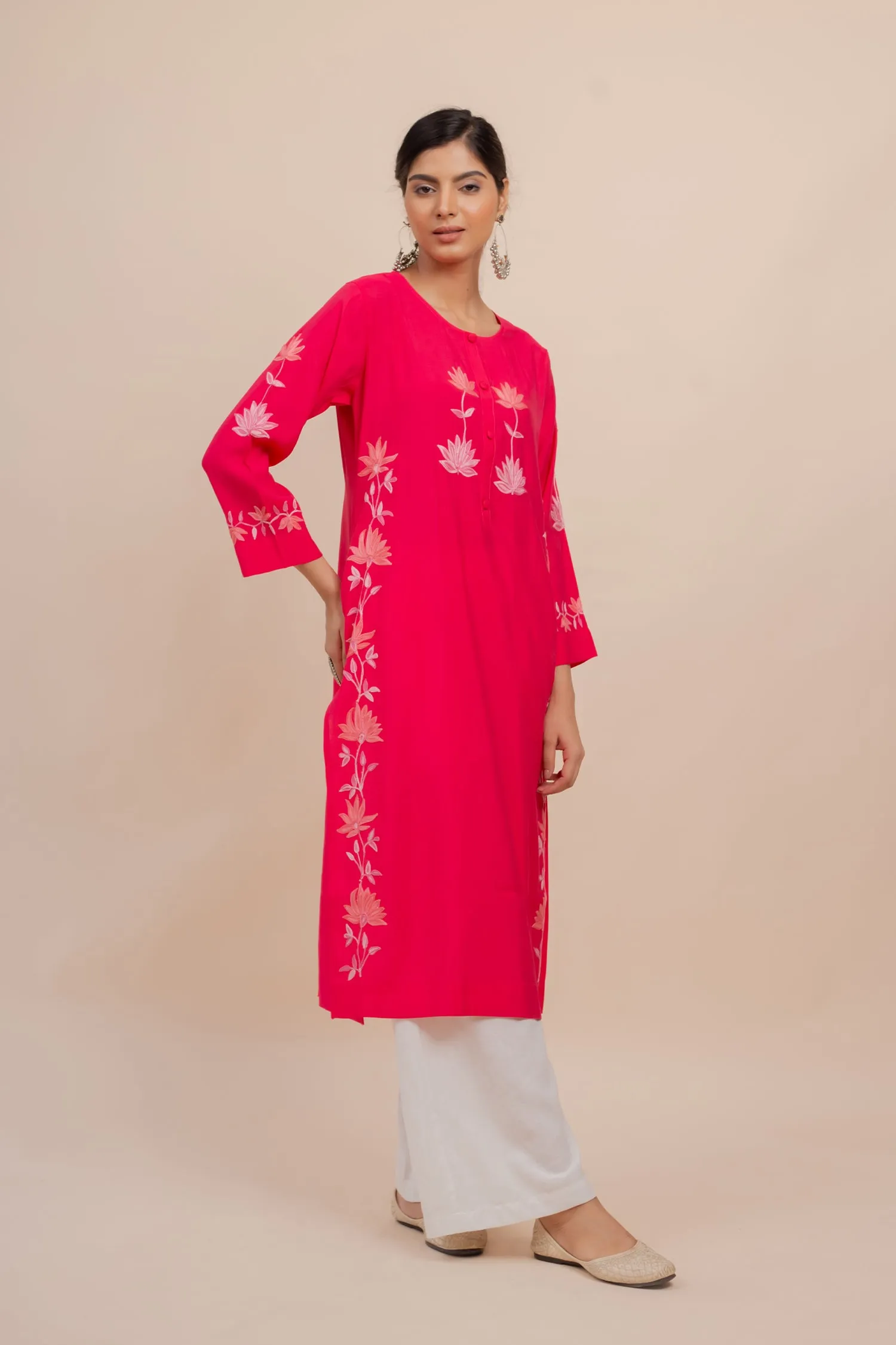 Falak Kashmiri Long Kurta In Pink Muslin With Aari